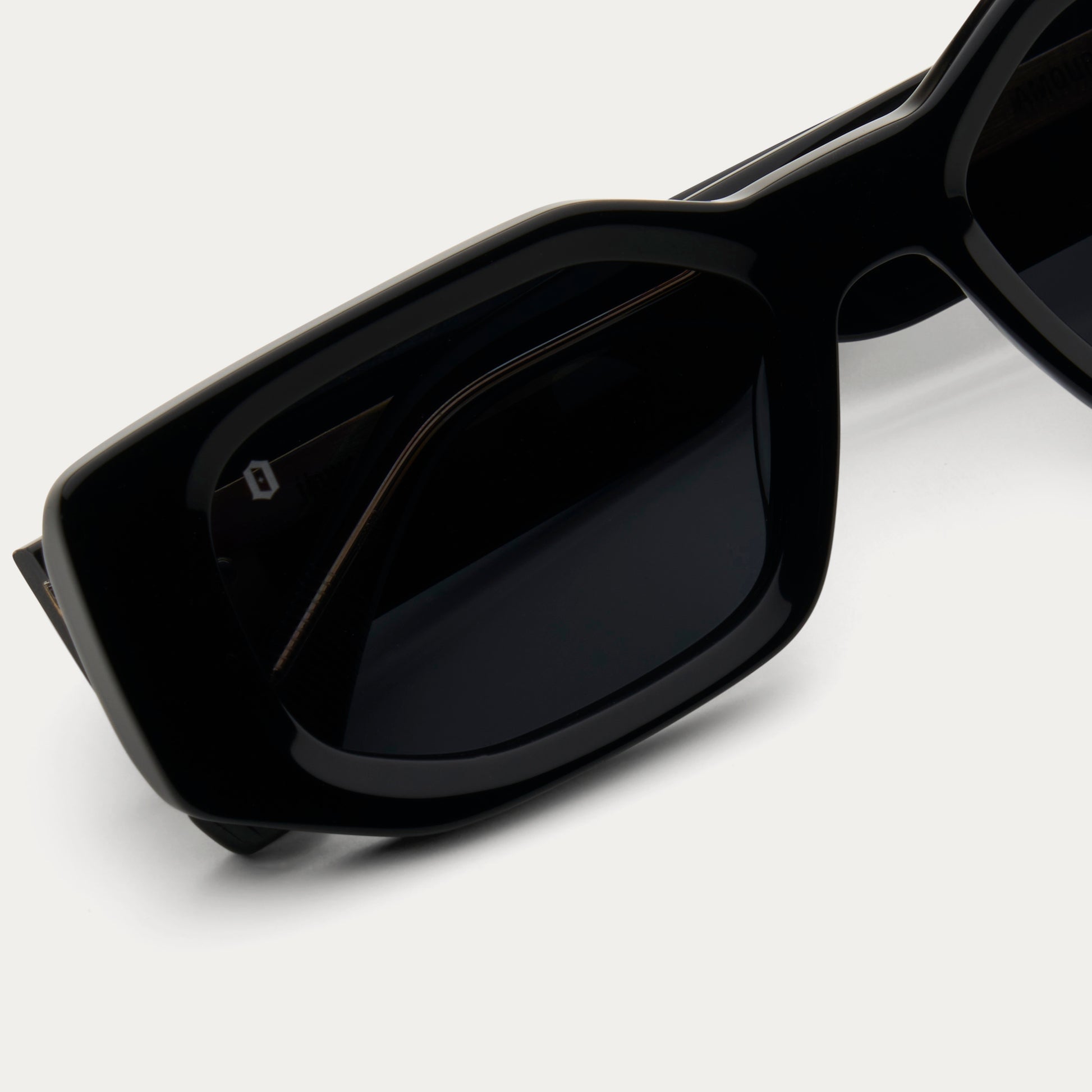 BLACK AMOUR view 9