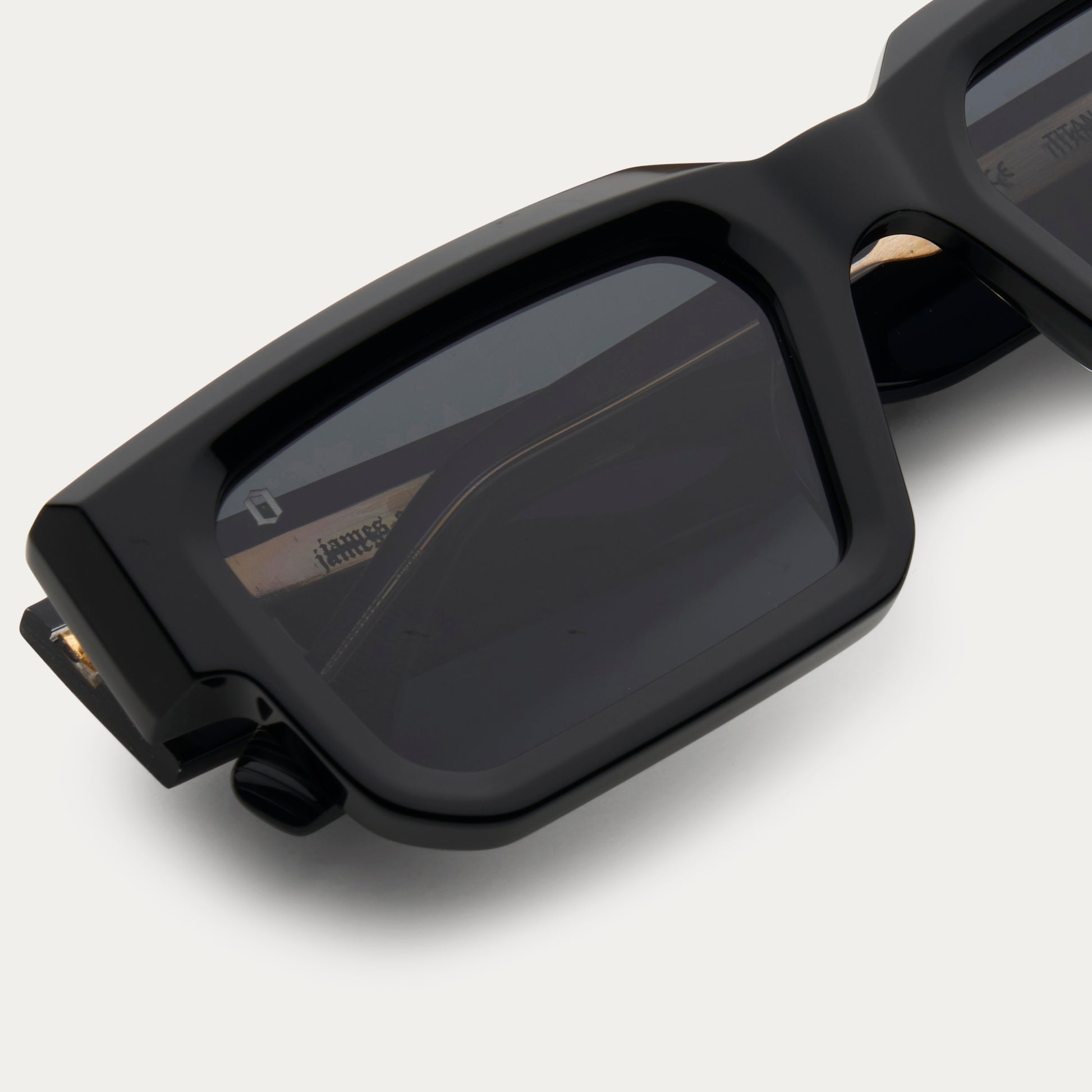 BLACK TITAN view 8